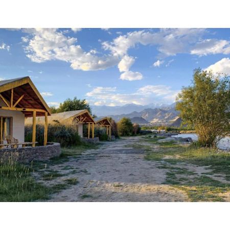 The Indus River Camp Leh Bagian luar foto